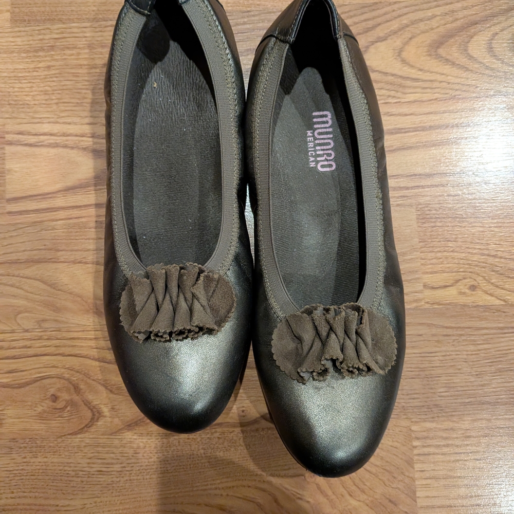 Munro Women's Black Ballet Flats Merrie Pewter Metallic